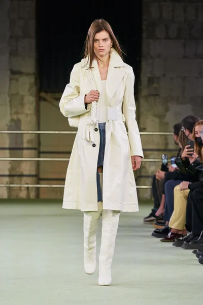 Look 3